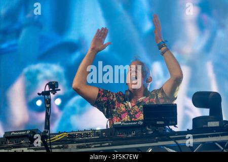 Château de Lulworth, Dorset, Royaume-Uni. 2 août 2026. Fatboy Slim et ses amis montent sur la scène du château pour le final de Camp Bestival. Crédit : Julian Kemp/Alamy Live News Banque D'Images