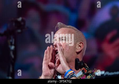 Château de Lulworth, Dorset, Royaume-Uni. 2 août 2026. Fatboy Slim et ses amis montent sur la scène du château pour le final de Camp Bestival. Crédit : Julian Kemp/Alamy Live News Banque D'Images