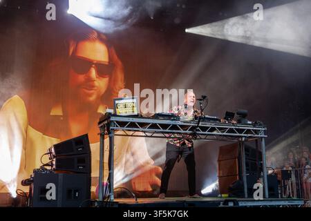 Château de Lulworth, Dorset, Royaume-Uni. 2 août 2026. Fatboy Slim et ses amis montent sur la scène du château pour le final de Camp Bestival. Crédit : Julian Kemp/Alamy Live News Banque D'Images