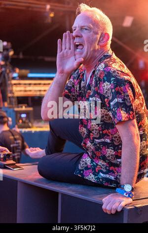 Château de Lulworth, Dorset, Royaume-Uni. 2 août 2026. Fatboy Slim et ses amis montent sur la scène du château pour le final de Camp Bestival. Crédit : Julian Kemp/Alamy Live News Banque D'Images