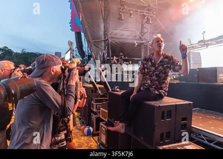 Château de Lulworth, Dorset, Royaume-Uni. 2 août 2026. Fatboy Slim et ses amis montent sur la scène du château pour le final de Camp Bestival. Crédit : Julian Kemp/Alamy Live News Banque D'Images