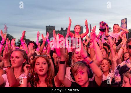 Château de Lulworth, Dorset, Royaume-Uni. 2 août 2026. Fatboy Slim et ses amis montent sur la scène du château pour le final de Camp Bestival. Crédit : Julian Kemp/Alamy Live News Banque D'Images