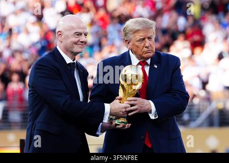 Photo d’archive datée du 19/07/2026 du président de la FIFA Gianni Infantino et de Donald Trump, président des États-Unis. Les associations anglaises et galloises ont formellement retiré leur soutien à Gianni Infantino alors que la pression continue de monter sur le président de la FIFA. Date de publication : lundi 3 août 2026. Banque D'Images