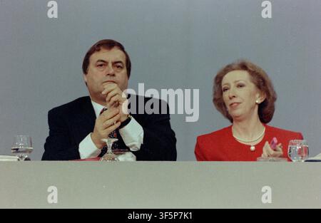 BRIGHTON, ANGLETERRE, ROYAUME-UNI - vers le 27 septembre 1993 - Portrait des députés travaillistes John Prescott et Margaret Beckett, vice-présidente du parti, lors de la conférence du Parti travailliste de 1993 au Brighton Centre, Brighton, East Sussex, Angleterre, Royaume-Uni - Photo : Geopix/Bill Mitchell Banque D'Images
