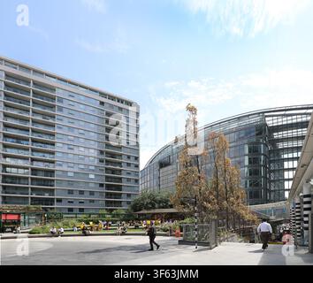 1er étage, cour à ciel ouvert au Cardinal Place, Londres SW1. Nouveau centre commercial et développement de bureaux près de la gare Victoria. Banque D'Images