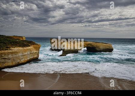 Une vue panoramique du London Bridge sur la Great Ocean Road Banque D'Images
