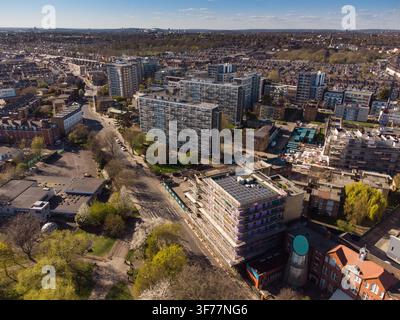 Le projet de régénération de South Kilburn du conseil de Brent ajoute de nouveaux logements pour redynamiser le quartier londonien près du stade de Wembley. Banque D'Images