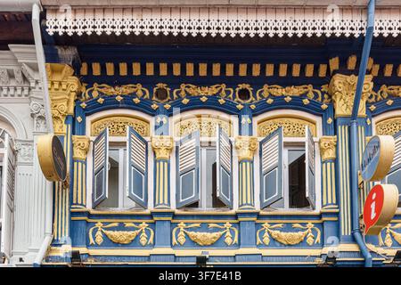 Maison de commerce bleu et or à Kampong Glam, Singapour Banque D'Images