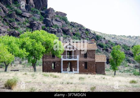 Fort Davis a été établi dans les montagnes Davis de l'ouest du Texas en 1854 pour protéger la route San Antonio - El Paso des raids Comanche, Apache et Kiowa Banque D'Images