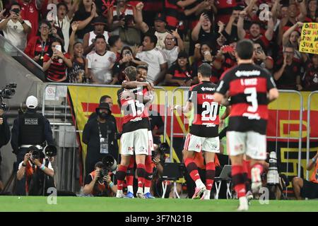 Rio De Janeiro, Brésil. 09 août 2026. Bruno Henrique marque un but lors de Flamengo x Vitória, un match valable pour le 22e tour du Championnat brésilien 2026, tenu au stade Maracanã, situé dans la ville de Rio de Janeiro (RJ), dans la nuit de ce dimanche (09). Crédit : Nayra Halm/FotoArena/Alamy Live News Banque D'Images