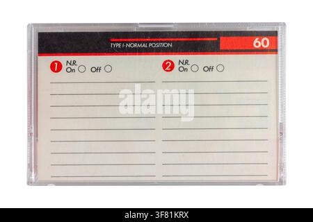 Boîte vintage pour une cassette compacte avec espace de copie isolé sur fond blanc Banque D'Images