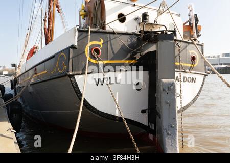 La péniche à voile Will Aldon amarrée aux historiques Hermitage Community Moorings à Wapping dans l'est de Londres, préservant l'héritage maritime. Banque D'Images