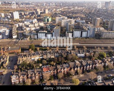 Le projet de régénération de South Kilburn à Brent, Londres, remplace les logements vieillissants par des gratte-ciel modernes afin d'augmenter la densité urbaine. Banque D'Images
