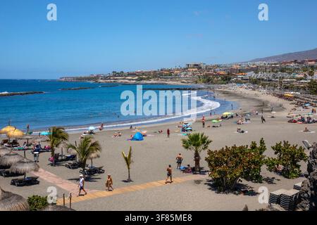 Costa Adeje, Tenerife, Espagne - 10 juin 2026 : La magnifique Playa del Bobo à Costa Adeje, sur l'île espagnole de Tenerife. Banque D'Images