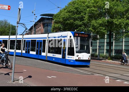 Amsterdam, Pays-Bas - 19 mai 2025 : un tram à Amsterdam, Pays-Bas Banque D'Images