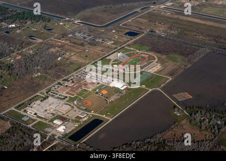 Vue aérienne de la Hargrave High School et du Falcon Stadium dans le district scolaire indépendant de Huffman Banque D'Images