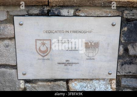 Portsmouth, Royaume-Uni - 16 juillet 2026 : Une plaque au Portsmouth Point sur Bath Square, dans le quartier d'Old Portsmouth de la ville de Portsmouth dans le Hampshire, Royaume-Uni - Banque D'Images
