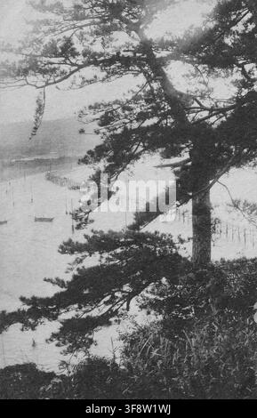 Photo vintage de la plage de Katase et du pier vu depuis l'île d'Enoshima à Fujisawa City, préfecture de Kanagawa, Japon (avant la construction des ponts O-hashi et Benten-bashi) - 1907-1918 Banque D'Images