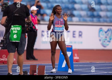 Dina Asher Smith de Grande-Bretagne et d'Irlande du Nord avant les demi-finales du 200m féminin aux Championnats d'Europe d'athlétisme à l'Alexander Stadium à Birmingham, Angleterre Credit: SPP Sport Press Photo. /Alamy Live News Banque D'Images