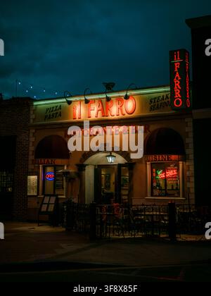 le restaurant il Farro la nuit, Newport Beach, Californie Banque D'Images