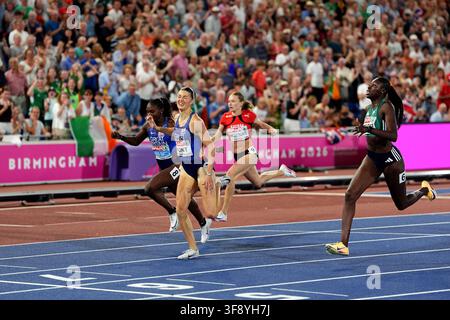 Amy Hunt de Grande-Bretagne célèbre sa victoire dans la finale du 200 m féminin le quatrième jour des Championnats d'Europe d'athlétisme de 2026 au stade Alexander de Perry Barr, à Birmingham. Date de la photo : jeudi 13 août 2026. Banque D'Images