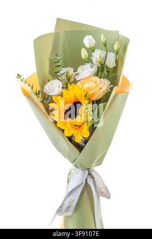 Bouquet de fleurs mélangées avec roses, tournesols et eustoma Banque D'Images