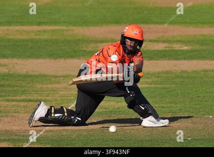 Deepti Sharma des SunRisers Leeds au bâton pendant le match d'élimination féminin The Hundred au Kia Oval, Londres. Date de la photo : vendredi 14 août 2026. Banque D'Images