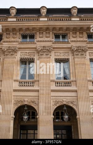 Architecture ornée dans les jardins du Palais Royal à Paris, France Banque D'Images