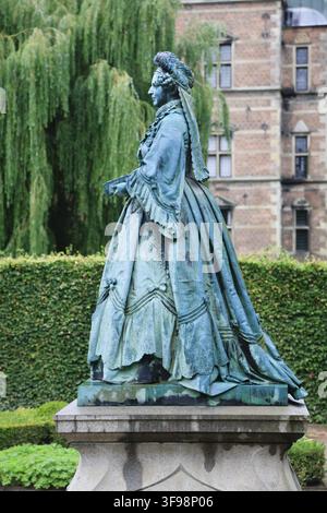 Statue de la reine Caroline Amalie, château de Rosenborg dans le jardin de Kongens Have, Copenhague Kobenhavn, Zélande Sjaelland, Danemark, mer Baltique Banque D'Images