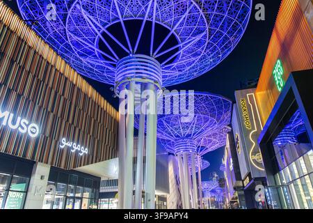 Dubaï, Émirats arabes unis - 21 février 2026 : Île Bluewaters de Dubaï avec les Mushroom Super Trees à Dubaï, Émirats arabes unis. Banque D'Images