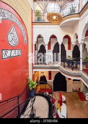 Intérieur d'un riad traditionnel au Maroc Banque D'Images