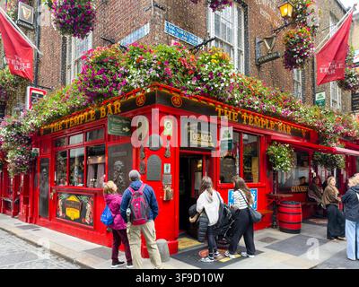 Extérieur du Temple Bar, pub irlandais traditionnel dans le quartier de Temple Bar à Dublin, Irlande Banque D'Images