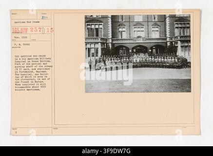 La Croix-Rouge américaine dans un grand hôpital militaire américain à Portsmouth, en Angleterre, avec une partie du personnel médical et infirmier de l'unité d'Albany, servant environ 3000 soldats américains blessés. Banque D'Images