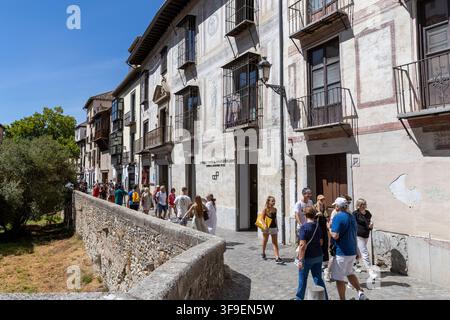 Grenade, Andalousie, Espagne, quartier de l'Albaicín Carrera del Darro, connu comme la plus belle rue du monde, Europe Banque D'Images