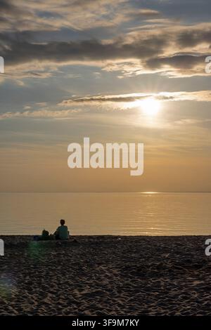 Coucher de soleil, nuages, personne, plage, Timmendorf, île de Poel, Mecklembourg-Poméranie-Occidentale, Allemagne Banque D'Images