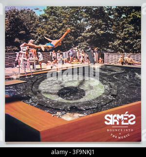 Couverture LP de "Bounce into the Music", l'album de débuts du groupe de rock indépendant Siames, sorti en 2016 Banque D'Images