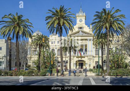MALAGA, ESPAGNE - 27 JANVIER 2020 : vue sur le Paseo del Parque à Malaga, Espagne, avec l'Hôtel de ville de Malaga (également connu sous le nom de Casona del Parque), a 20 Banque D'Images