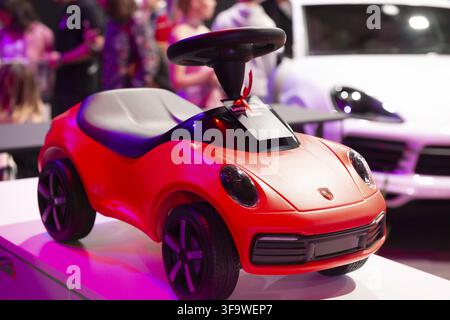 Reliques de voiture-jouet Porsche lors du spectacle du 75e anniversaire des voitures de sport Porsche en juin 2023 à Sofia, Bulgarie, Europe de l'Est, Balkans, UE Banque D'Images
