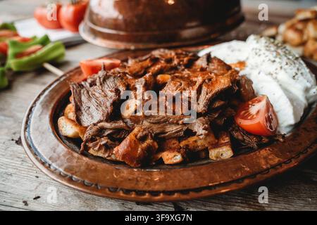 Close-up d'un kebab Iskender turc traditionnel Banque D'Images