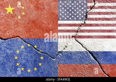 Icône Grunge Chine vs USA vs Europe vs Russie drapeaux nationaux isolés sur un mur de béton cassé et usé avec fissures, monde abstrait Chine UE États-Unis Russie Banque D'Images