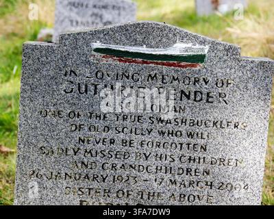 Une tombe d’un Swashbuckler dans le cimetière de la Vieille Ville sur St Mary's, Îles Scilly, Cornouailles, Royaume-Uni. Banque D'Images
