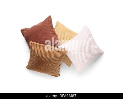 Concept de décoration intérieure et de confort, coussins en velours doux dans divers tons terreux, éléments de design d'intérieur cocooning Banque D'Images