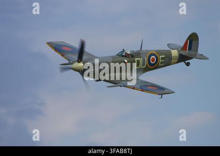 Supermarine Spitfire MK Vc, AR501 en vol Banque D'Images