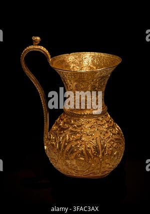 Aiguière Buyid en or au nom d'Izz al-Dawla, 967-78, The Freer Gallery of Art, Washington DC, États-Unis Banque D'Images