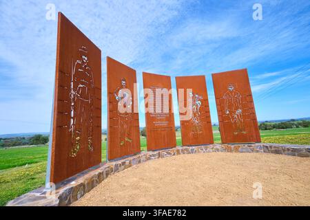 Plaques représentant les quatre principaux groupes du camp : Japonais, Italiens, Australiens, Indonésiens. Au camp de prisonniers de guerre japonais de Cowra, NSW, Australie, pendant la Seconde Guerre mondiale. Banque D'Images