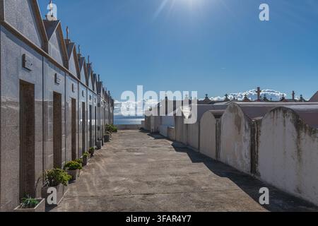 Le cimetière marin (Cimetière Marin ou Cimetière Saint-François) sur une falaise à Bonifacio, à l'extrémité sud de la Corse Banque D'Images