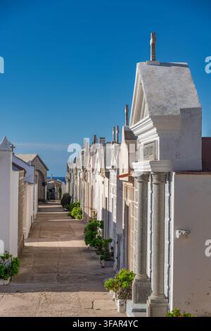 Le cimetière marin (Cimetière Marin ou Cimetière Saint-François) sur une falaise à Bonifacio, à l'extrémité sud de la Corse Banque D'Images
