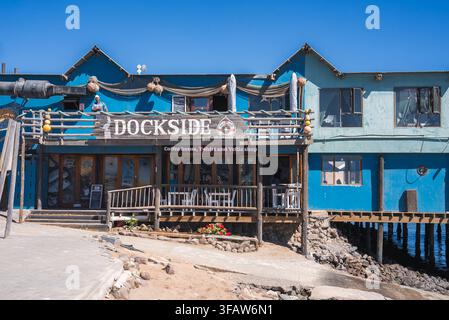 Café et boutique sur pilotis au bord de l'eau en Namibie Banque D'Images