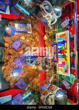 Machines à sous d'arcade à Nessa's Slots, Barry Island, Sud du Pays de Galles. Banque D'Images
