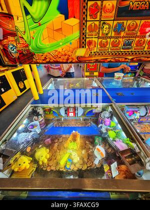 Machines à sous d'arcade à Nessa's Slots, Barry Island, Sud du Pays de Galles. Banque D'Images